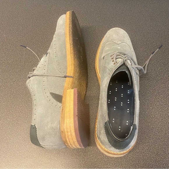 Ted Baker, worn a half dozen times.  Excellent condition as the images show. - Picture 5 of 8